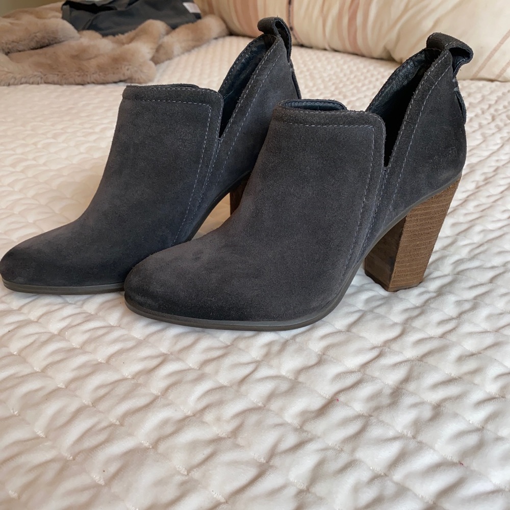 Vince Camuto 8M